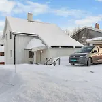 Stor Og Moderne Leilighet
