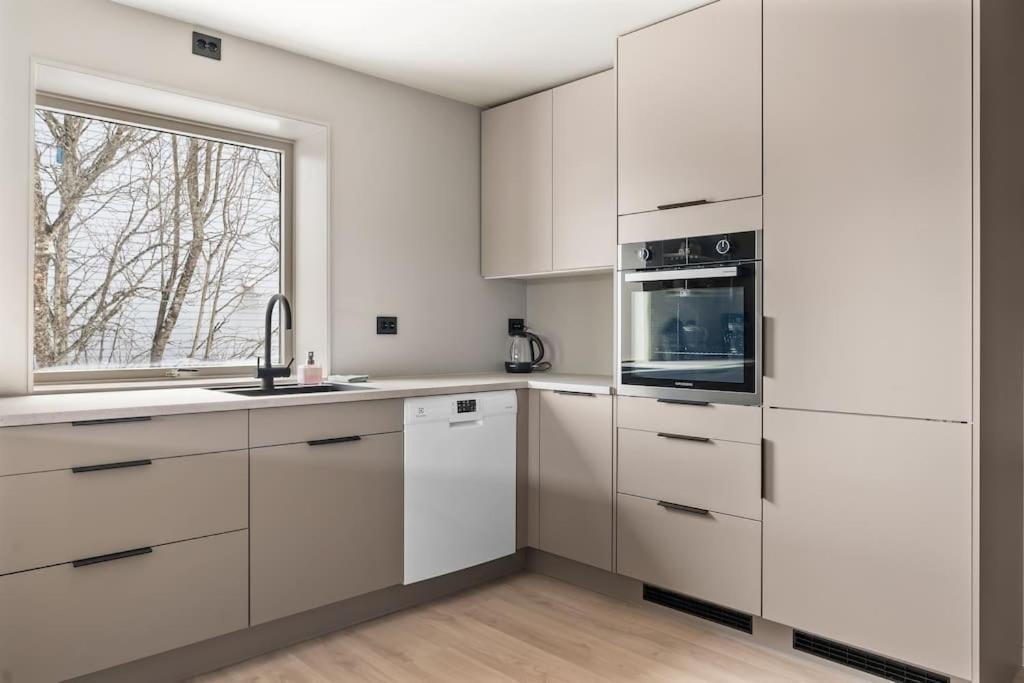 Stor Og Moderne Appartamento Tromsø